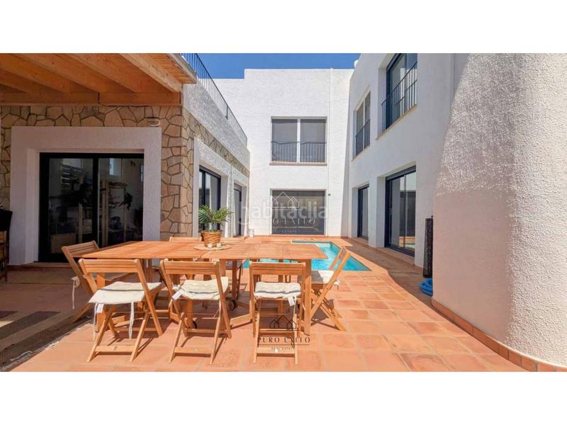 Foto cdb4342d-b6ef-4876-87b7-758afd335204. Casa espectacular villa independiente en miami playa en Miami Platja