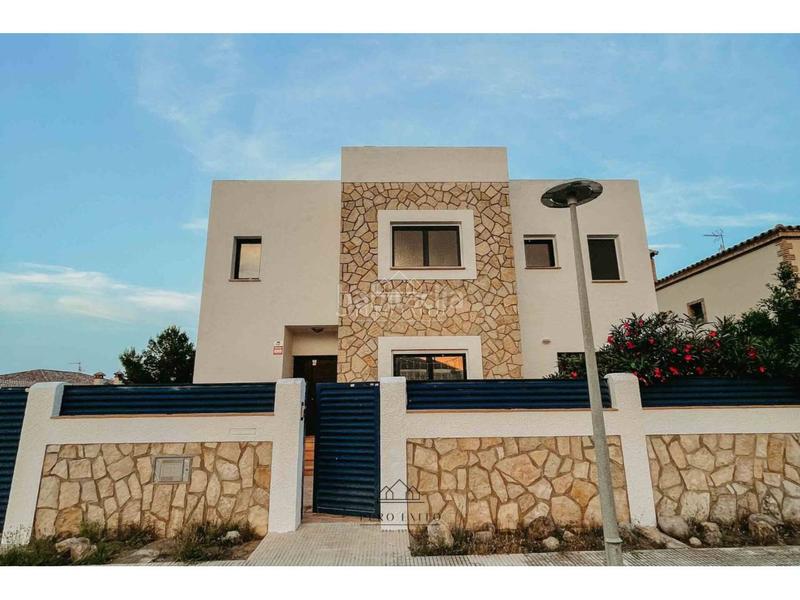 Foto e22cedbb-4306-4986-8985-e1a872800f0e. Casa espectacular villa independiente en miami playa en Miami Platja