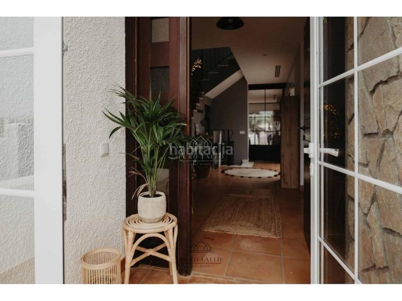 Foto f22583d1-4f6f-4641-9009-d888e706e296. Casa espectacular villa independiente en miami playa en Miami Platja