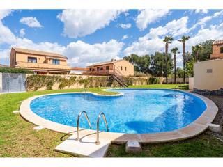 Casa adossada a Platja de Mont-roig. Casa con piscina en masos den blade