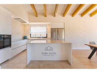 Chalet  Mirador. Chalet de diseño con jardín y eficiencia total en alforja