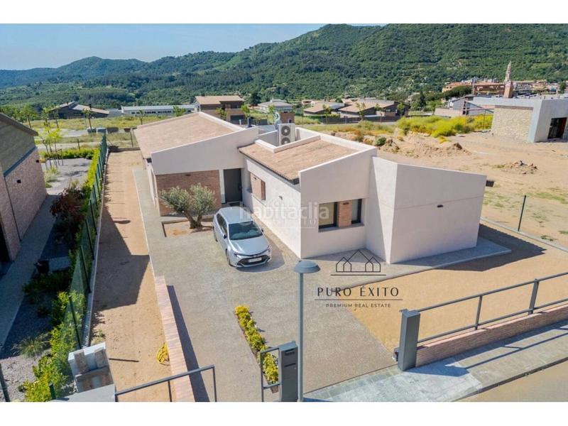 Foto a7101ea7-049b-42d1-b2a3-5a54fc67137b. Chalet  de diseño con jardín y eficiencia total en Alforja