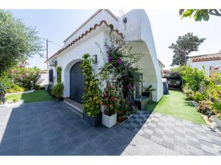 Maison  Avenida diversidad. Casa independiente con encanto mediterrneo y jardn privado en
