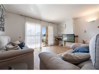 Haus  Calle nards. Casa unifamiliar con jardín y garaje en cambrils  a 5 minutos de