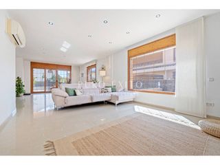 Casa  Avenida  de montserrat  43480 vila-seca (tarragona). Vilaseca  espacio, luz y vida en una casa pensada para todo