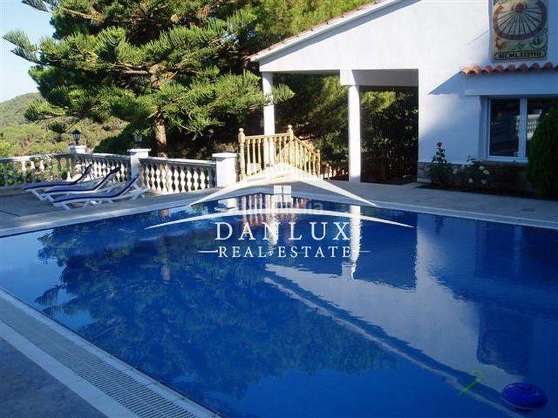 Foto 55ff892b-05b9-4cf2-9377-300a484184dd. Xalet amb aparcament a Canyelles Lloret de Mar