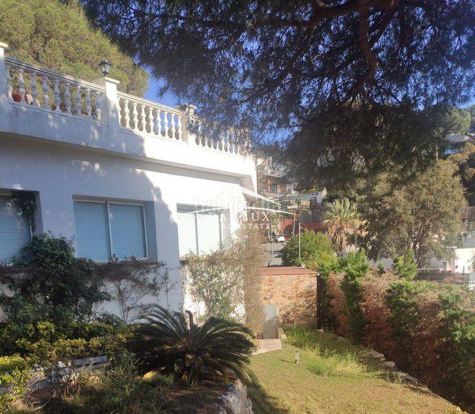 Foto fc6d5a13-e19b-4950-80a8-ba29e6033de5. Xalet amb aparcament a Canyelles Lloret de Mar