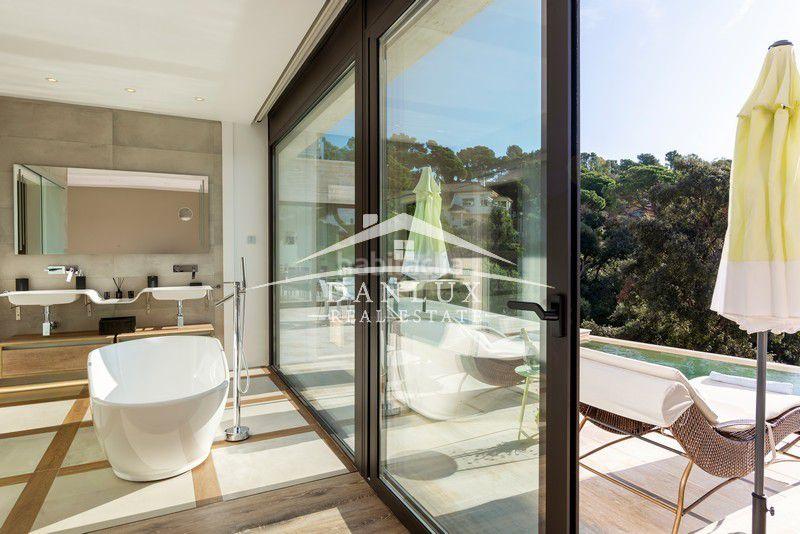 Foto fc01ed23-a438-42ba-a793-eb08b0da1f04. Chalet con parcheggio piscina in Santa Maria de Llorell Tossa de Mar