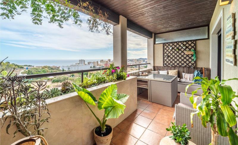 Foto 185b1eff-3d50-4583-a96e-e635a04112e6. Ático  dúplex con excelente ubicación y vistas impresionantes. en Fuengirola