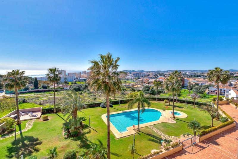 Foto 4c8cfc38-9c65-431c-bd46-99b385f47e7a. Ático  dúplex con excelente ubicación y vistas impresionantes. en Fuengirola