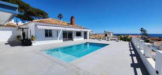 Chalet in El Faro de Calaburra - Chaparral. Chalet independiente con vistas panorámicas al mar, piscina y ja