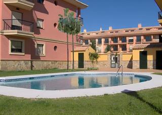 Appartement  Calle del rosario. Apartamento reformado con terraza y piscina comunitaria  urbaniz