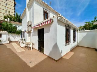 Maison jumelée à Centro ciudad. Pareado en venta en pueblo lópez, fuengirola