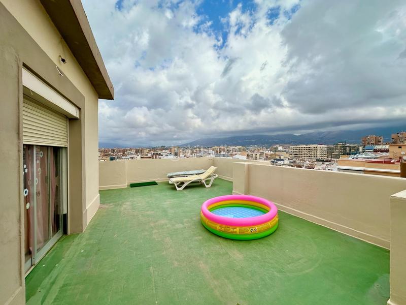 Foto d0c66127-849d-4fb6-a6e6-94c85e3dcf89. Ático atico con increibles vistas en primera linea de playa en Fuengirola