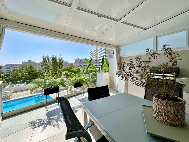Foto 64db35f7-b569-47b5-b3b0-11c3f94e0ee8. Planta baixa amb calefacció aparcament piscina a Torremolinos