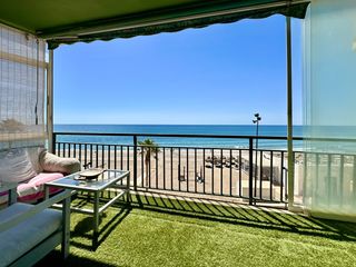 Lloguer Apartament a Las Gaviotas - Carvajal. Alquiler de temporada en primera linea pso maritimo