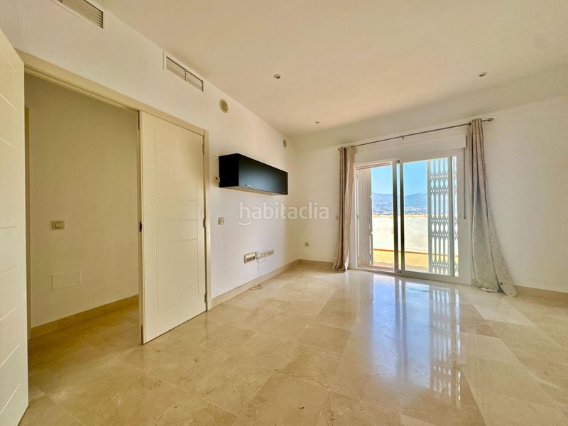 Foto a8e293f9-e4e4-4241-9289-d0a8d9709b82. Àtic amb calefacció aparcament a Castillo Sohail - Myramar Fuengirola
