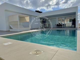 Chalet à Cala Blanca. Exclusiva propiedad en cala blanca – diseño, confort y una ubica