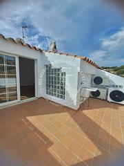 Casa aparellada a Es Mercadal Poble. En exclusiva casa reformada en es mercadal con terrazas, vistas