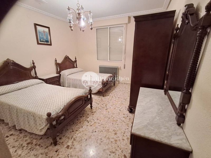 Foto 04c1c27c-8ec4-447b-9bb6-068162193b67. Xalet amb calefacció aparcament piscina a San Ildefonso - Catedral Jaén