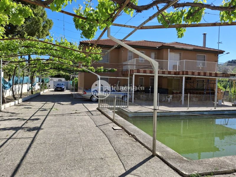 Foto 135932be-4885-49d8-903f-5fa96be195c4. Xalet amb calefacció aparcament piscina a San Ildefonso - Catedral Jaén