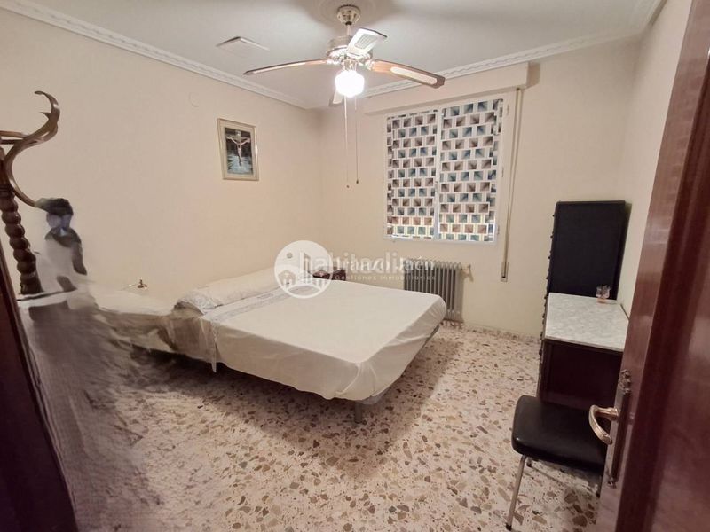 Foto a004f619-07cf-4a79-b9b2-1d07b0fe0077. Xalet amb calefacció aparcament piscina a San Ildefonso - Catedral Jaén