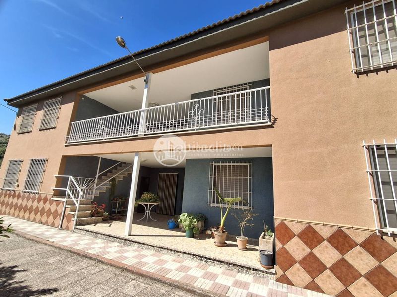 Foto b7347009-194d-4524-ad8a-585821402f40. Xalet amb calefacció aparcament piscina a San Ildefonso - Catedral Jaén