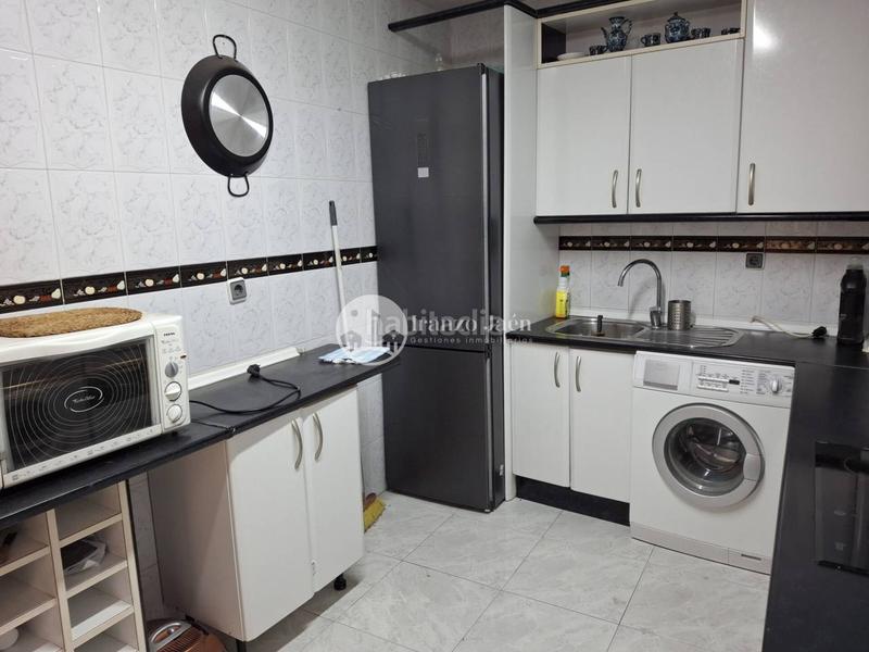 Foto acaa5ca1-db4b-4953-869e-2758e7bbfe67. Casa amb aparcament a Ctra. Circunvalación - La Magdalena Jaén