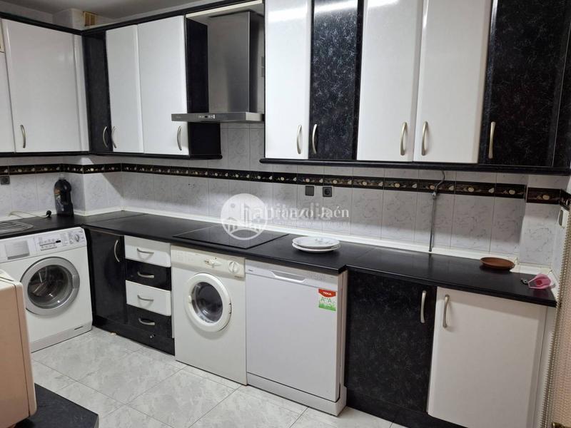 Foto edbfc124-fb66-4c03-977f-7f74e2e5d48f. Casa amb aparcament a Ctra. Circunvalación - La Magdalena Jaén