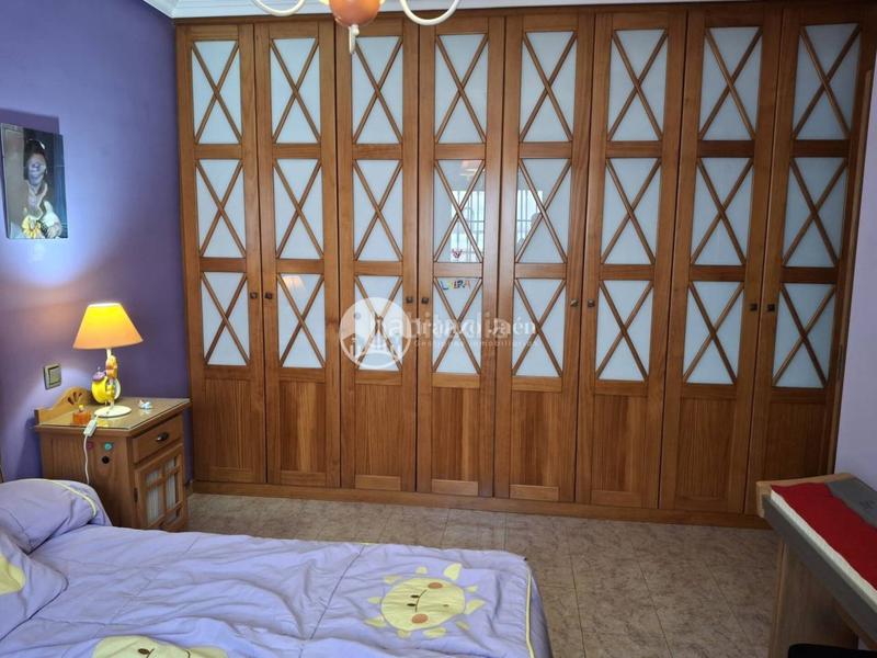 Foto 1d2ae81c-f9c6-43ff-92de-68add8cd24c3. Haus mit heizung parking in Renfe - Bulevar 1ª y 2ª Fase Jaén