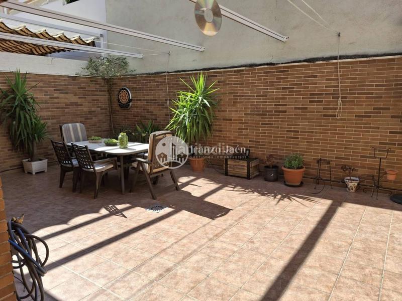 Foto d0032e25-656a-40e5-9409-65c87d145ff7. Haus mit heizung parking in Renfe - Bulevar 1ª y 2ª Fase Jaén