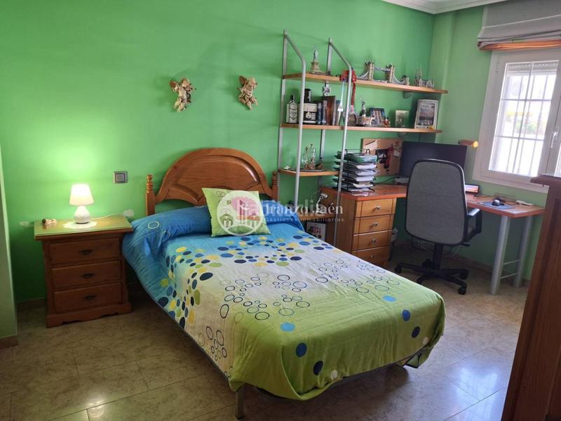 Foto e13071ea-1d56-4b4a-86ce-8443b0026ba7. Haus mit heizung parking in Renfe - Bulevar 1ª y 2ª Fase Jaén