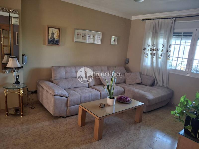 Foto f1adbb0c-2445-442e-becb-6ee9bce8e485. Haus mit heizung parking in Renfe - Bulevar 1ª y 2ª Fase Jaén