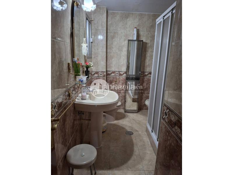 Foto 129968fa-3db5-40f6-9d41-39e00faf2d37. Piso  en venta en san ildefonsobarrio de la catedral23001 en Jaén