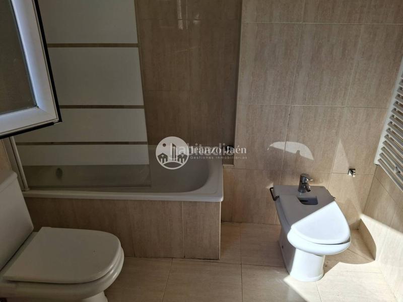 Foto f4e7677d-4bc0-4a9f-99af-c03e41cd6d31. Alquiler ático atico en alquiler en egido de belénsan roque23003 en Jaén