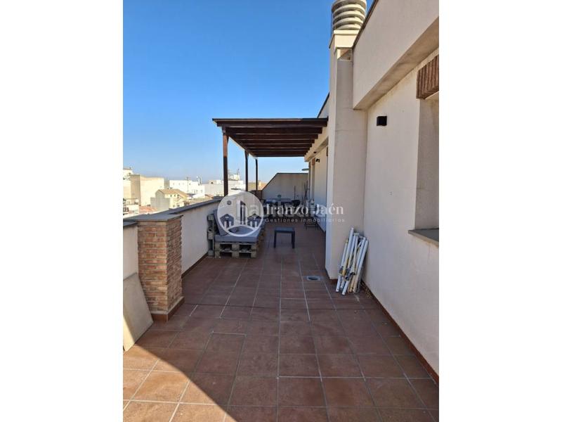 Foto 8b4de37c-6dcc-4263-86ce-137a33dd7861. Rent penthouse with heating parking in Belén - San Roque Jaén