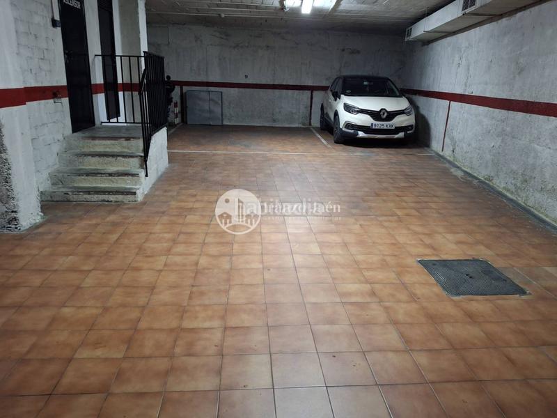 Foto 40463242-37ca-4f0d-8533-05702746b78b. Aparcament cotxe a Ctra. Circunvalación - La Magdalena Jaén