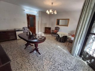 Pis  Calle adarves bajos. Piso en venta en san ildefonsobarrio de la catedral23001