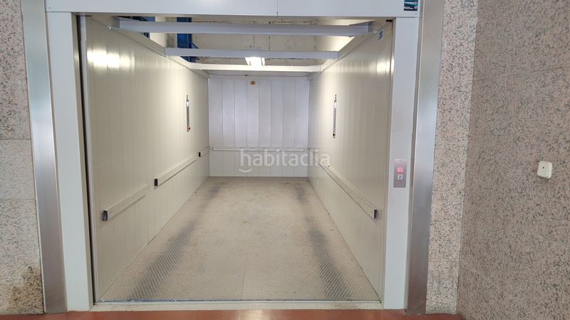 Foto ecbe552a-00d8-4970-9b39-0ebd464644ff. Car parking in calle de Trafalgar 3 in Trafalgar Madrid