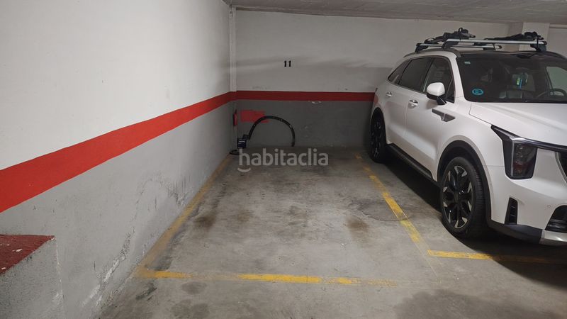 Foto f15630ff-7405-4c6a-9e90-8085f1c6772a. Car parking in calle de Trafalgar 3 in Trafalgar Madrid