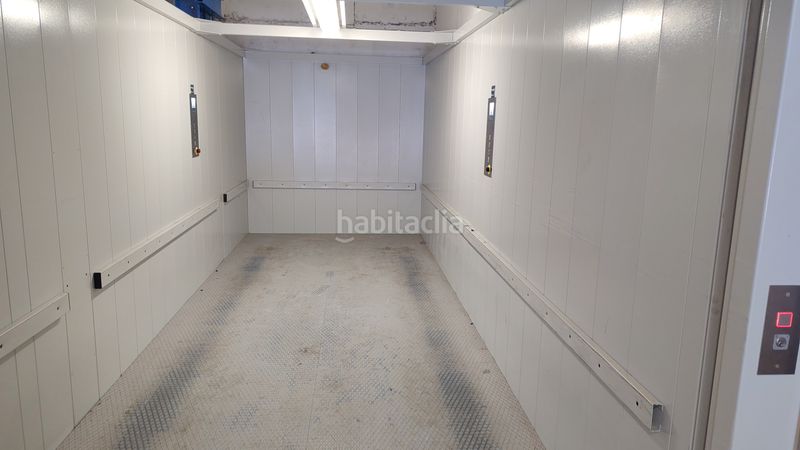 Foto f6a99643-3fb6-4289-bae4-11ae05fd92f4. Car parking in calle de Trafalgar 3 in Trafalgar Madrid