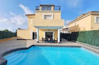 Casa en De francisco de quevedo. 4 bedroom villa, maria teresa, sabinillas