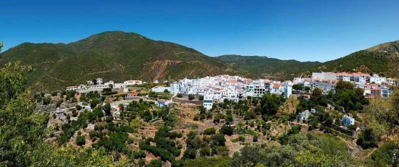 Foto 106ee7f2-9036-4a58-9d93-165a2dc09c2f. Casa adosada en siera de la nieves apartamentos y casas con vistas espectaculares desde 620.000 en Istán