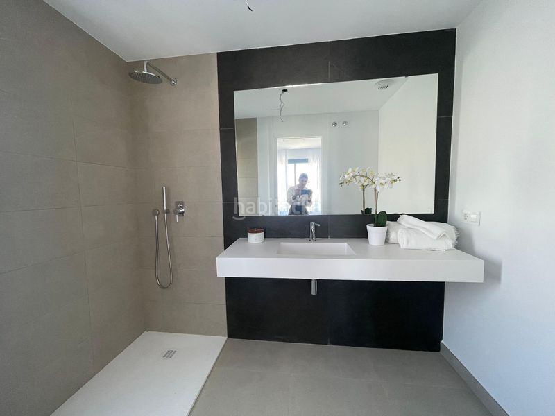 Foto f06b7e0f-5b0b-43c3-98ad-5973d5ccb1fb. Xalet a turquesa 46 a Nueva Atalaya Estepona