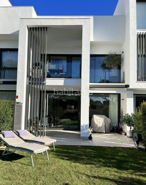 Foto 2bd6658e-7a3f-4834-8244-030e03d8f357. Casa adossada amb calefacció piscina a Sotogrande alto Sotogrande