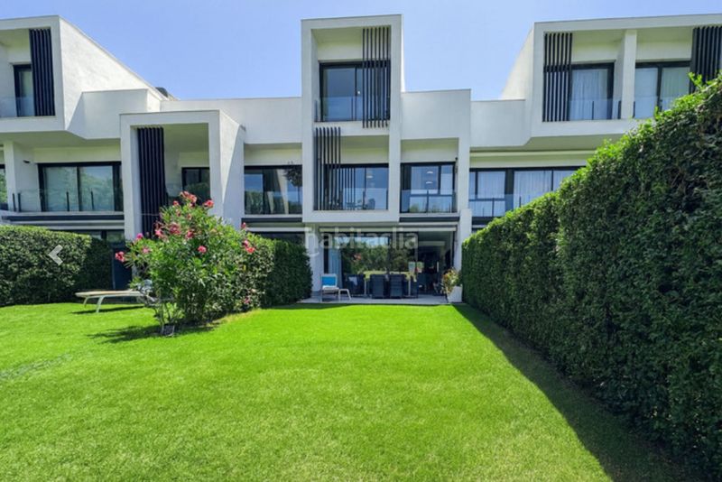 Foto 627ee7fc-ce2e-45e3-9761-61c3bbd6ad32. Casa adossada amb calefacció piscina a Sotogrande alto Sotogrande
