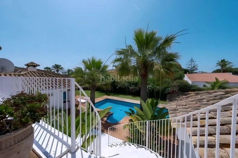 Foto 27dc4aaf-57dd-4f5e-bc29-2f4501826320. Chalet con piscina in Marbesa Marbella