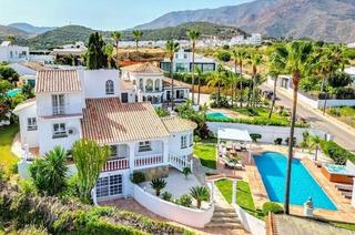 Chalet en Guatemala. 5 bedroom private villa, valle romano, estepona
