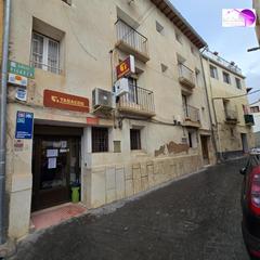 Masia a Maluenda. Se vende casa en el centro de maluenda de 3 pisos individuales m