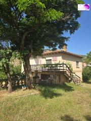 Terrain résidentiel à Alhama de Aragón. Parcela urbana de 6.000 m2 con vivienda y fachada a calle princi